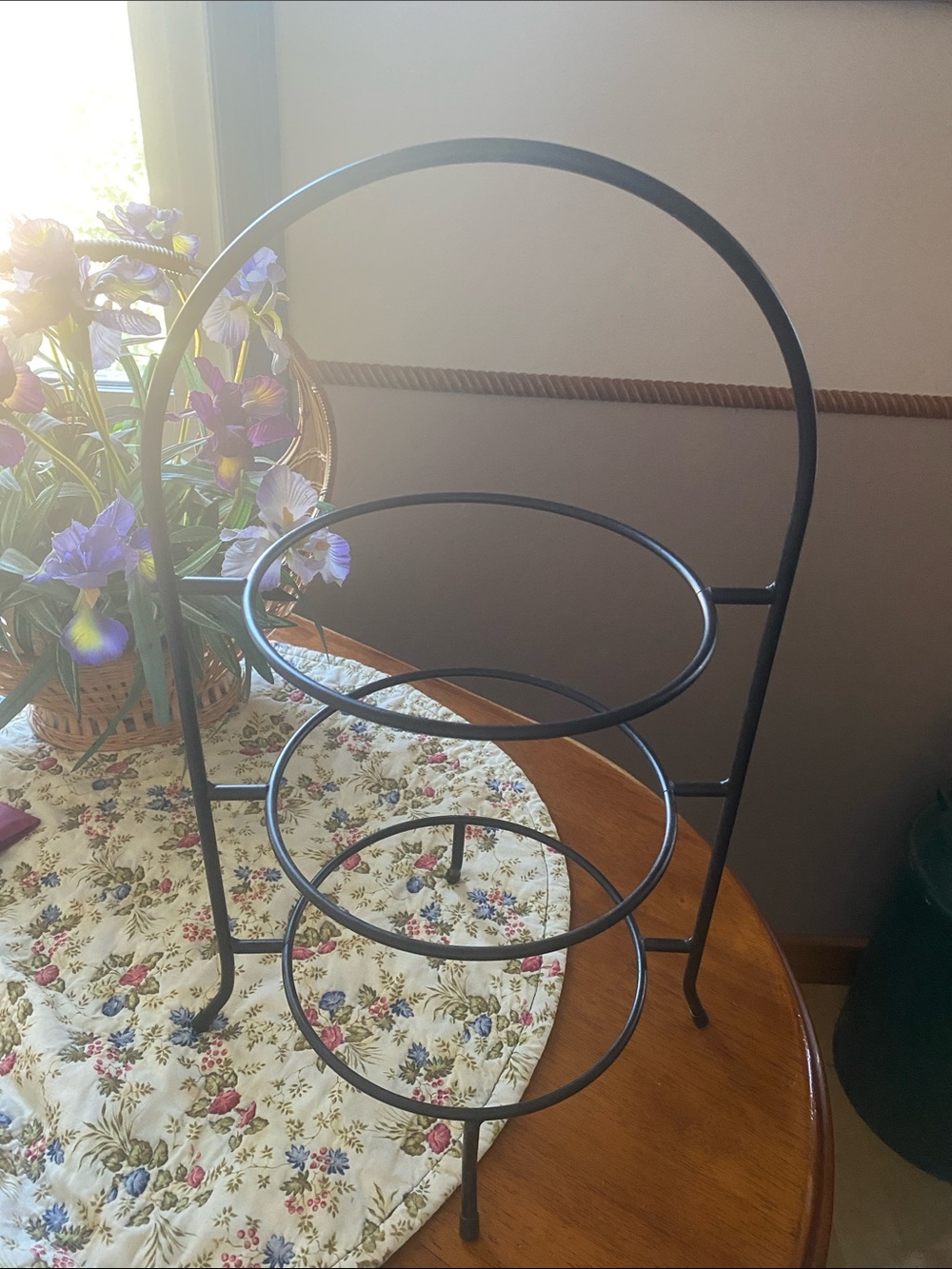 3-Tier Black Metal Plate Stand